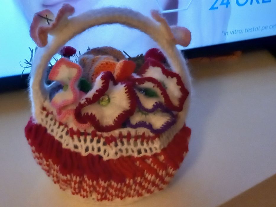 Cosulet din acryl crosetat manual