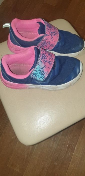 Кроссовки девочковые 2 пары и кеды