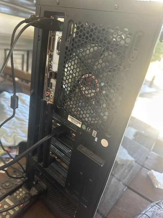 Calculator gaming i7 cu 2 monitoare, camera, tastatura, microfon, maus