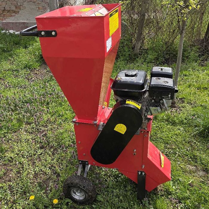 Tocator de Crengi 76 mm Micul Fermier, Motor Benzina 7 CP, 4 Timpi