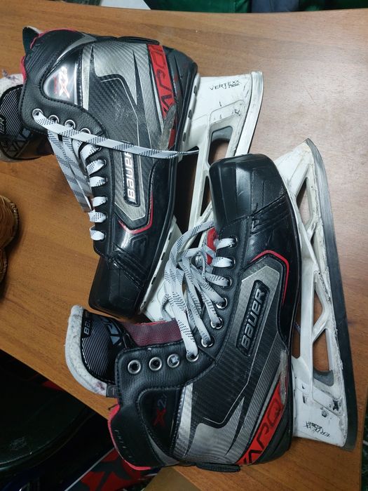 Продам вратарьскии коньки.