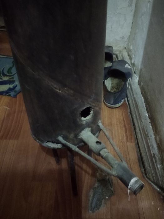 Продаю срочно монеты посуда штангу наутбук  посуду икону медали много