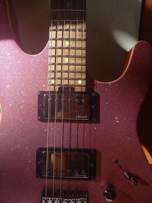 Chitară electrică Harley Benton Fusion-III Pink Sparkle + Husă + Curea + Amp căști Vox