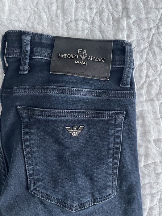 Продаю джинсы Армани