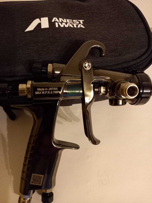 Vand pistol de vopsit  IWATA