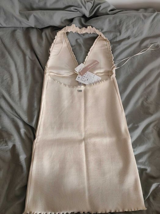 Къса рокля с гол гръб еластан и памук