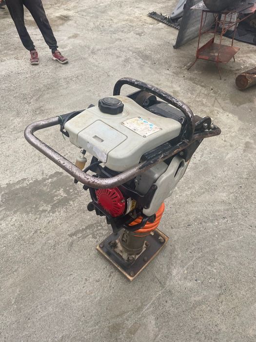 Inchiriez Mai Compactor si Placa Compactoare