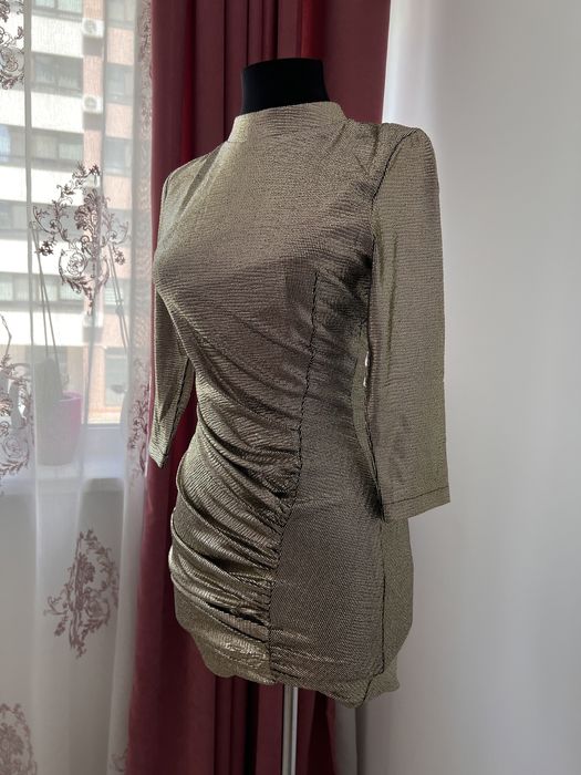 Vând rochii elegante