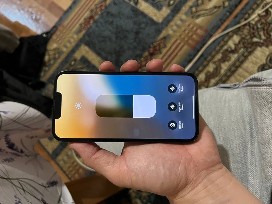 Айфон 13 в хорошем состоянии