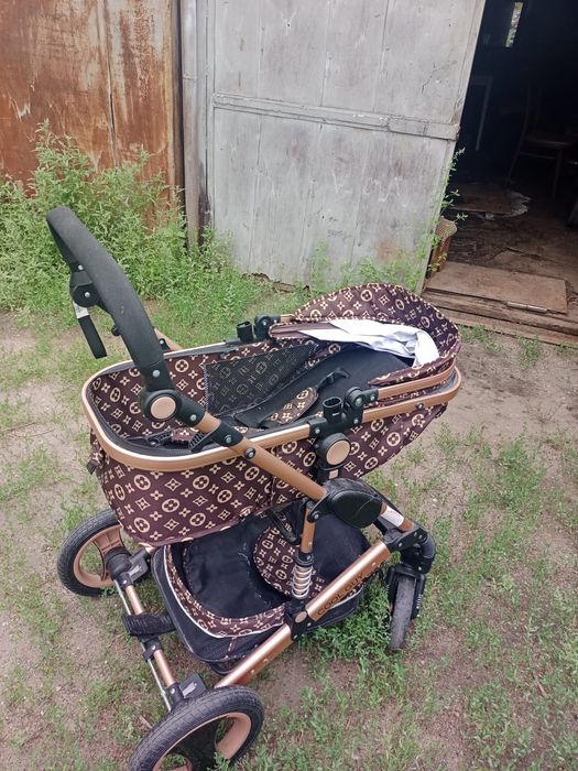 Продам почти новую коляску