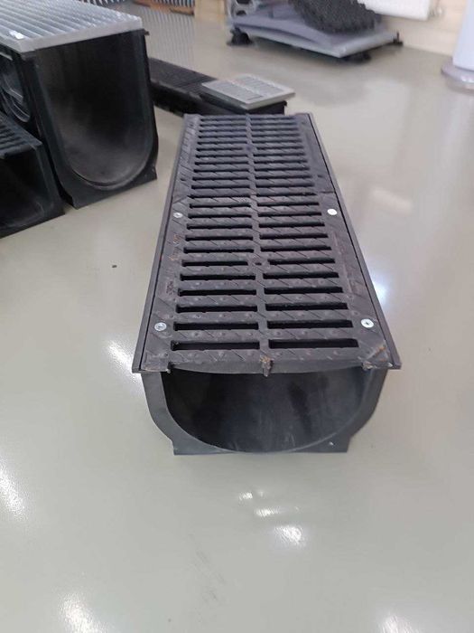 Лоток водоотводный + чугунная решетка Gidrolica DN300 (под заказ)