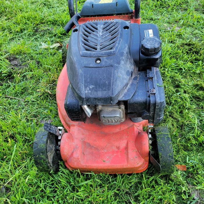 Бензинова косачка.