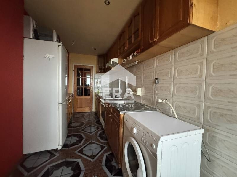 ЕКСКЛУЗИВНО! ЕРА ДРЪСТЪР предлага за продажба ​просторен четиристаен а