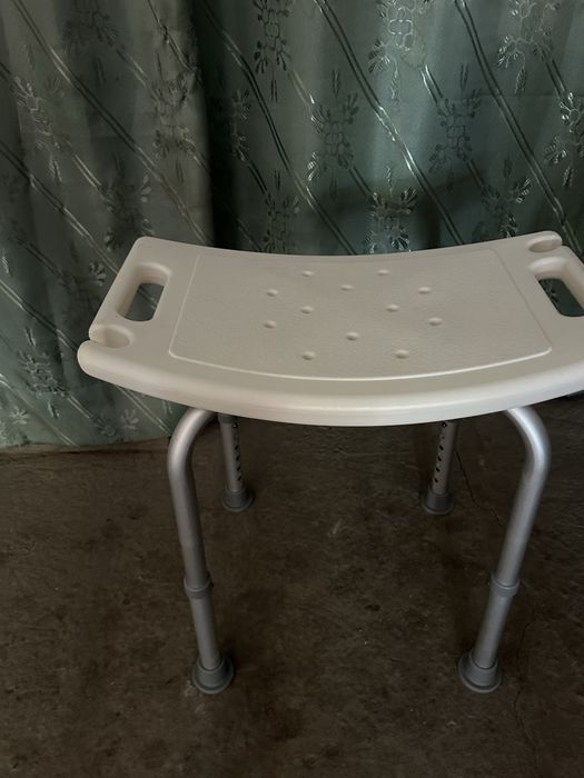 Продам стул в ванную комнату