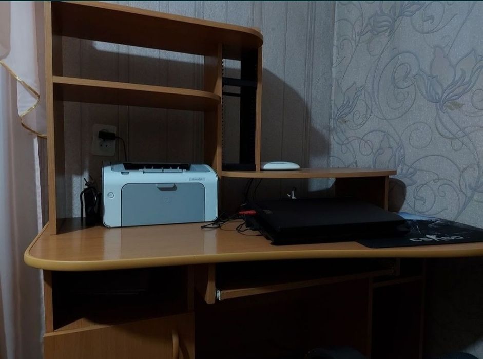Продам стол для компьютера