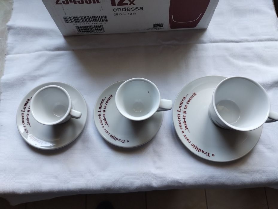 Pahare inscripționate și cesti cafea