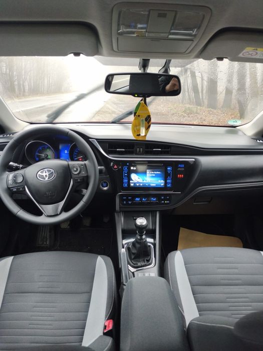 Vând Toyota auris