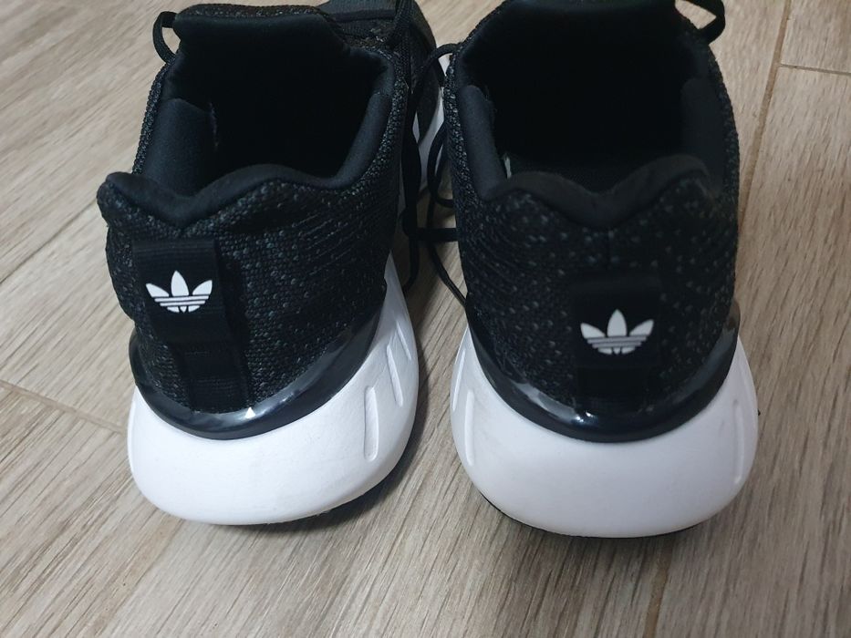 Маратонки Adidas Swift Run 22