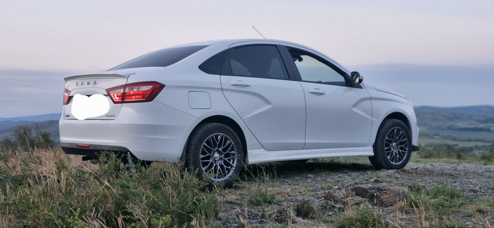 Автомобиль Lada vesta