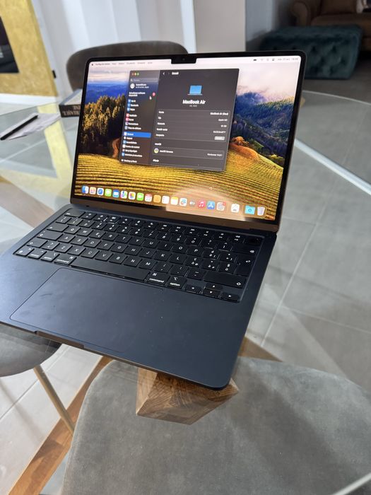 ! MacBook Air 13 M2 (2022) – 16GB RAM – Stare impecabilă!