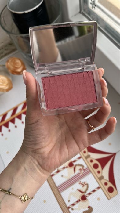 Продам румяна диор