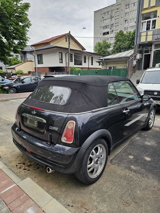 Mini Cooper Cabrio Sidewalk