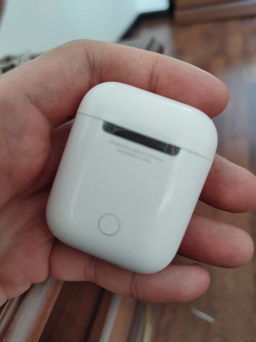 Продаю Airpods 1