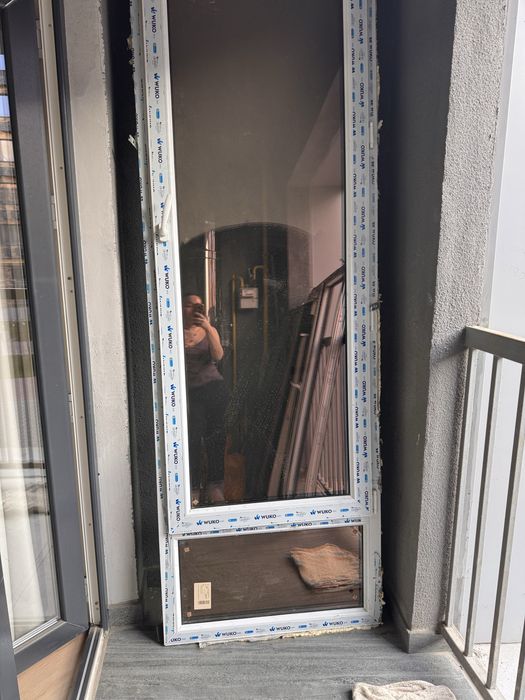 Продам пластиковую дверь