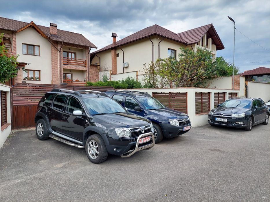 Inchirieri auto Vâlcea AC și 7 locuri