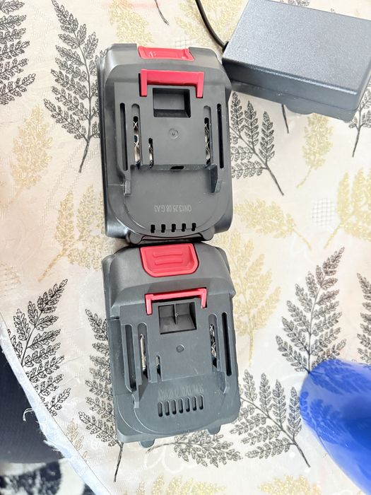 Set 2 baterii 18V 3.0Ah + încărcător 21V 1A – Compatibile Makita – Noi