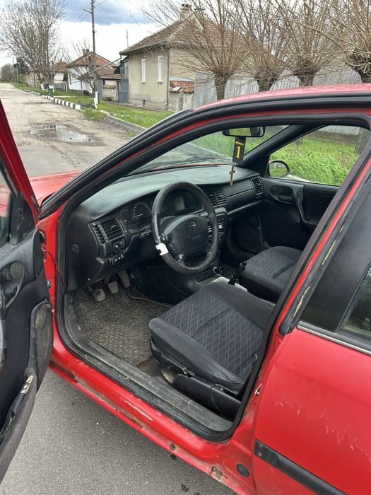 Продавам opel bektra B на части 2.0 бензин 136 коня