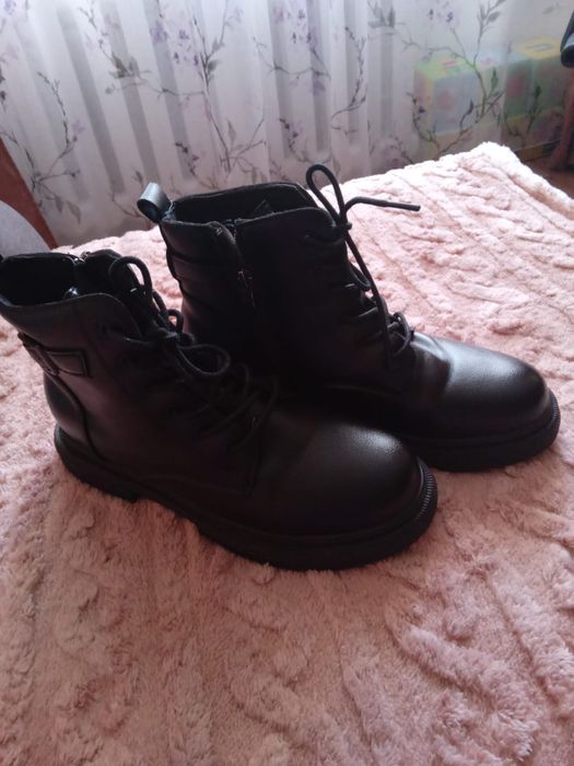 Продам женские осенние ботинки