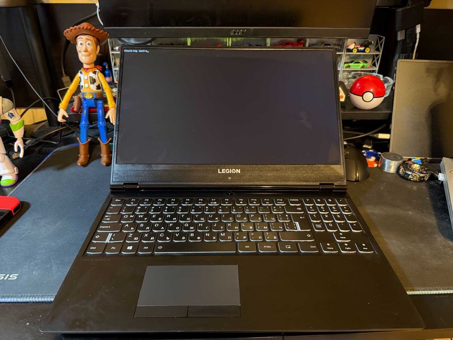 Лаптоп Lenovo Legion Y530 (без хард дискове, за части)