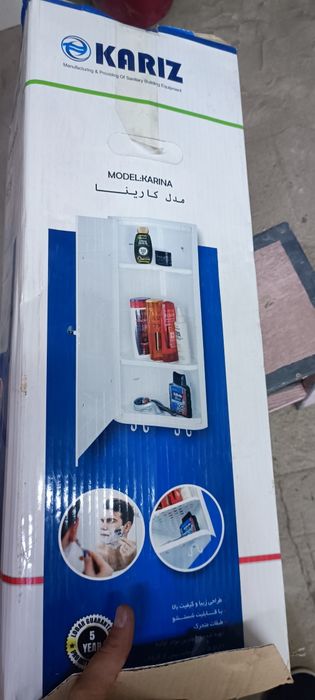 Угловая полка с зеркалом