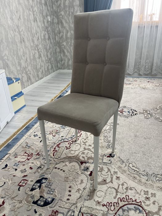 Стол и 24 стулья