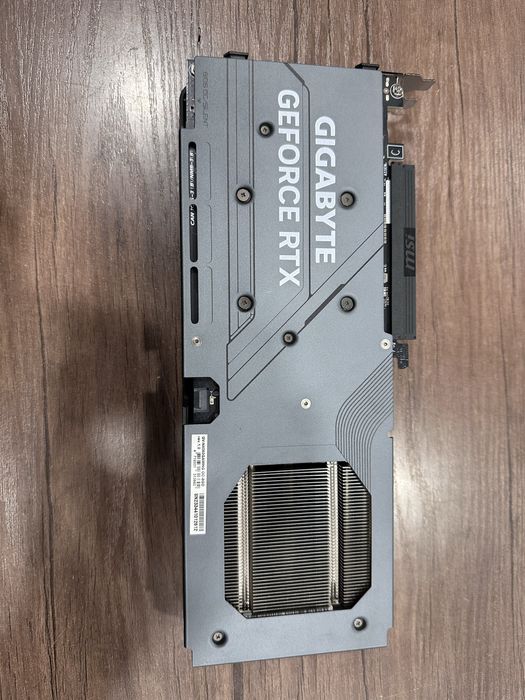 Видеокарта RTX 4060 Gigabyte OC (3 кулера)