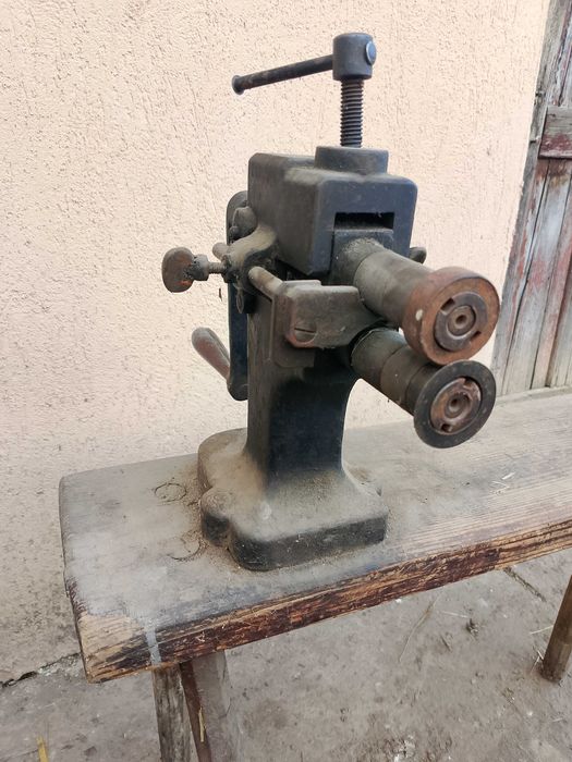 Mașina de îndoit tabla