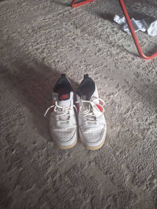 Donez adidași Nike nr 36 cu o condiție...