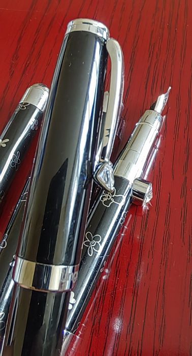 2 Писалки и един химикал UNGARO