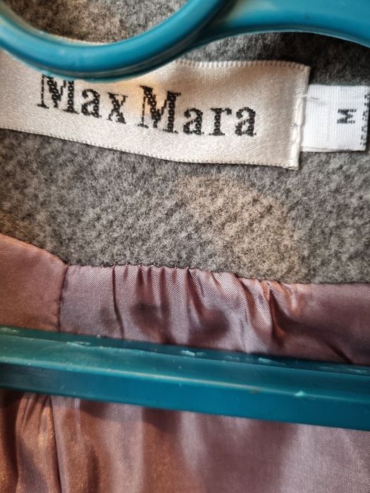 Женское пальто фирмы MAX MARA