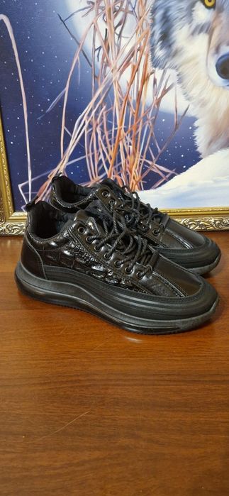 Продам кроссовки унисекс