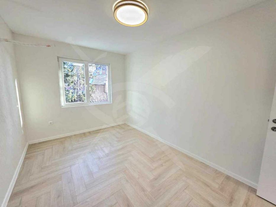 Продава се Тристаен апартамент в Варна, Бриз - 120 кв.м за 1063 €/кв.м - Снимка #2