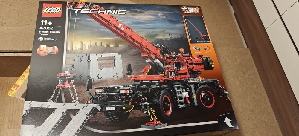 Vând lego technic macara 42082