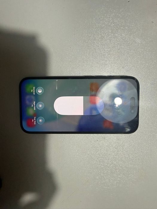 Vând iphone 15.