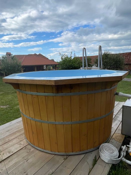 Vand ciubar nou din lemn si fibra+soba de inox pentru 10 persoane.
