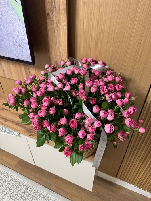 Свежий букет из кустовых роз