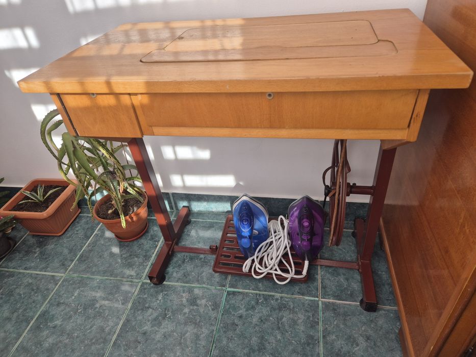 Masina de cusut Monica