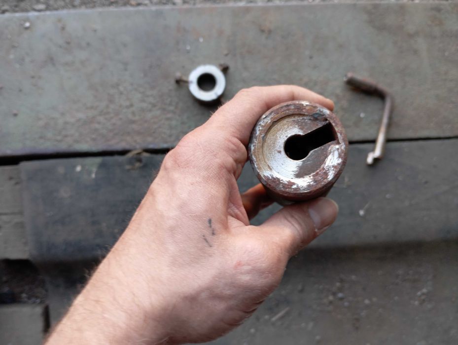 Замок винтовой, гаражный