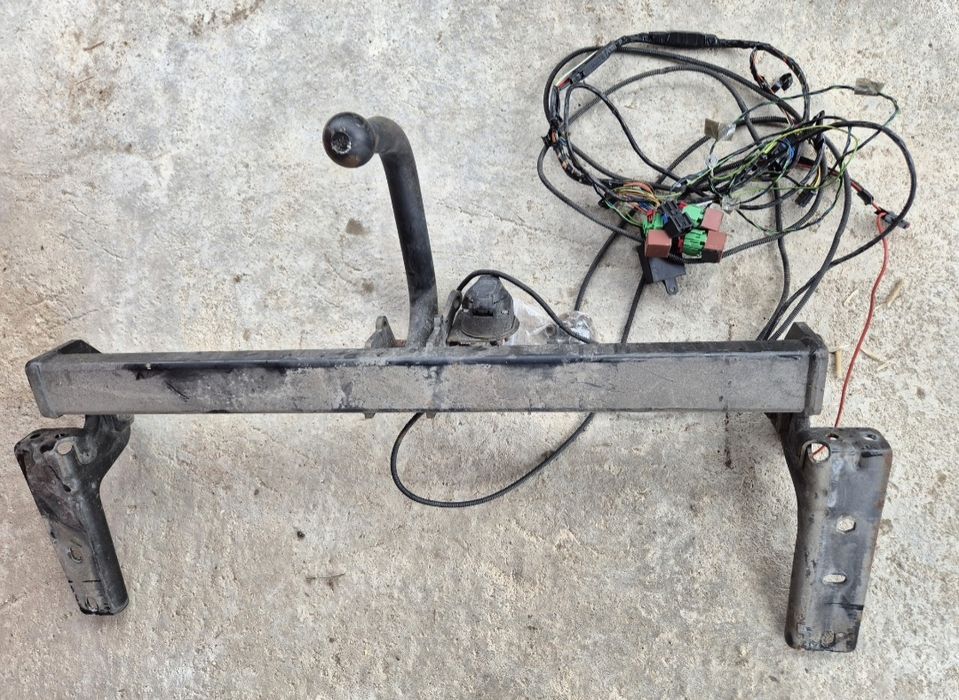 Оригинален теглич с модул за Ситроен Ц4 след 2012 год.