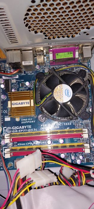 Компютър неработещ за части